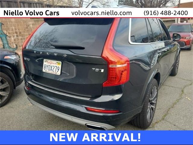 2021 Volvo XC90 Momentum