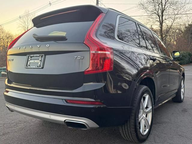 2021 Volvo XC90 Momentum