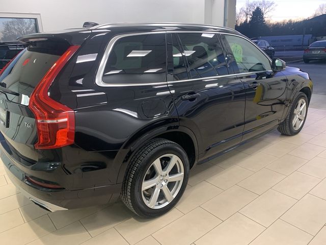 2021 Volvo XC90 Momentum