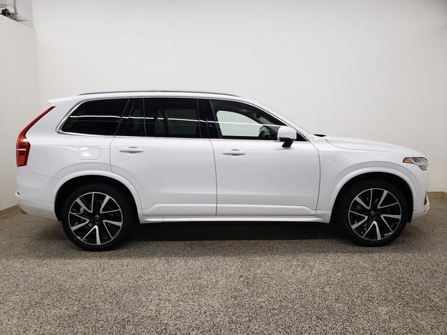 2021 Volvo XC90 Momentum