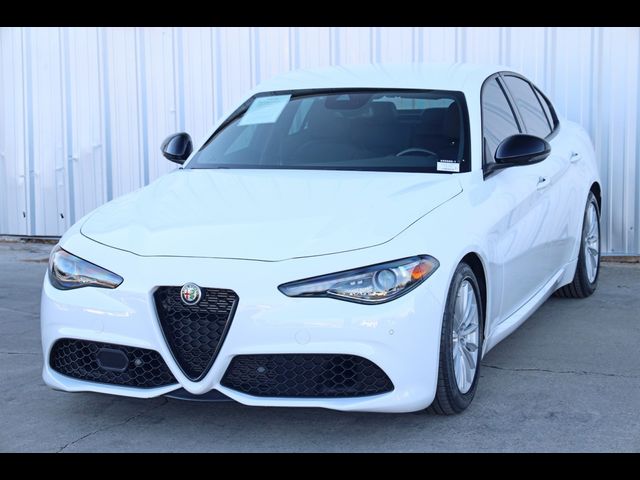 2022 Alfa Romeo Giulia Base