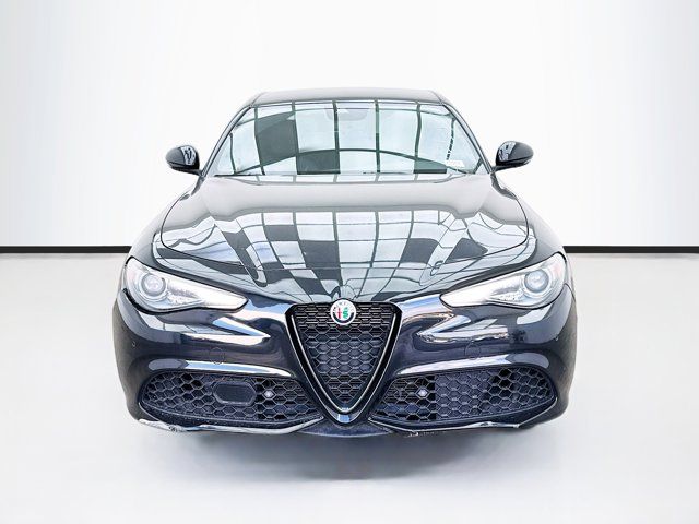 2022 Alfa Romeo Giulia Base