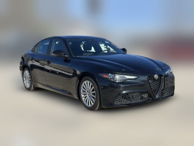 2022 Alfa Romeo Giulia Base