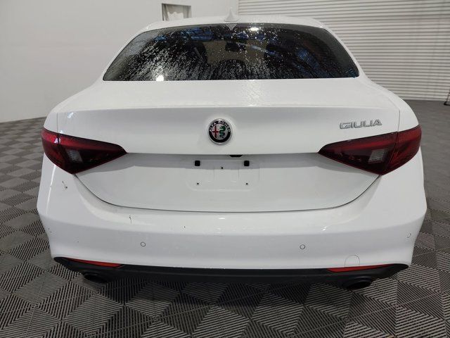 2022 Alfa Romeo Giulia Base