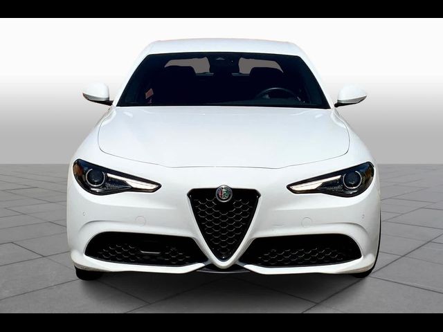2022 Alfa Romeo Giulia Base