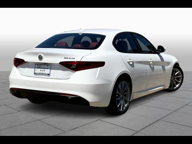 2022 Alfa Romeo Giulia Base