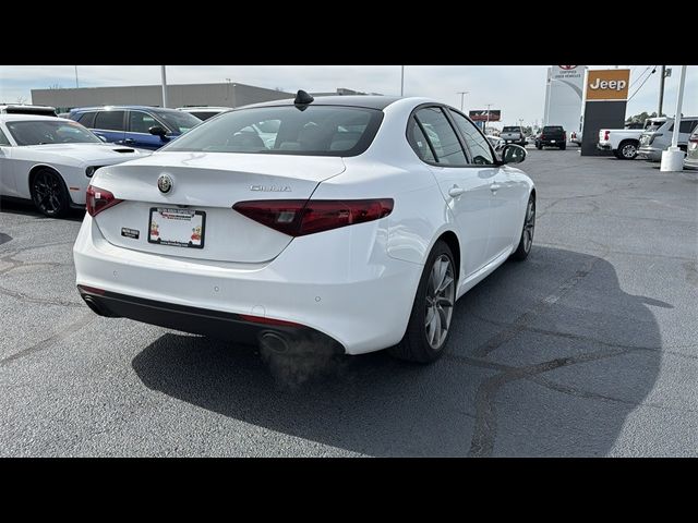 2022 Alfa Romeo Giulia Base