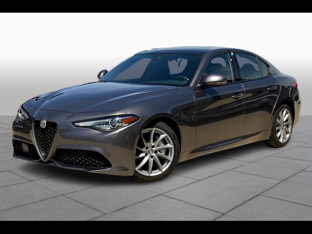 2022 Alfa Romeo Giulia Base