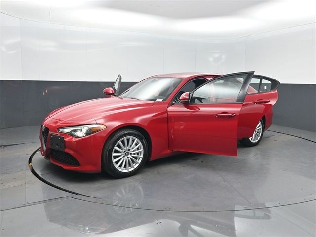 2022 Alfa Romeo Giulia Base