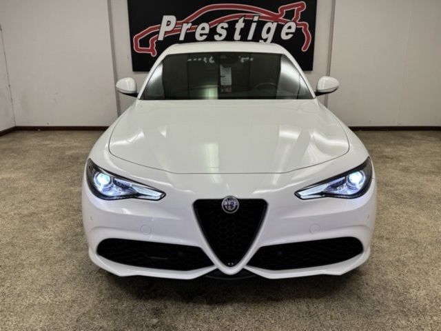 2022 Alfa Romeo Giulia Base