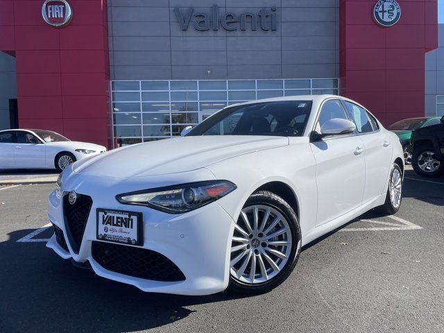 2022 Alfa Romeo Giulia Base