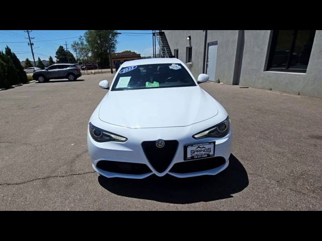 2022 Alfa Romeo Giulia Base