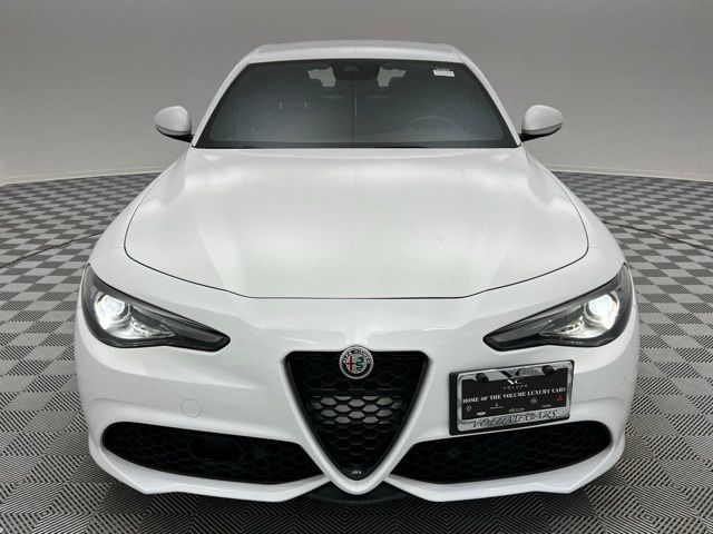 2022 Alfa Romeo Giulia Base