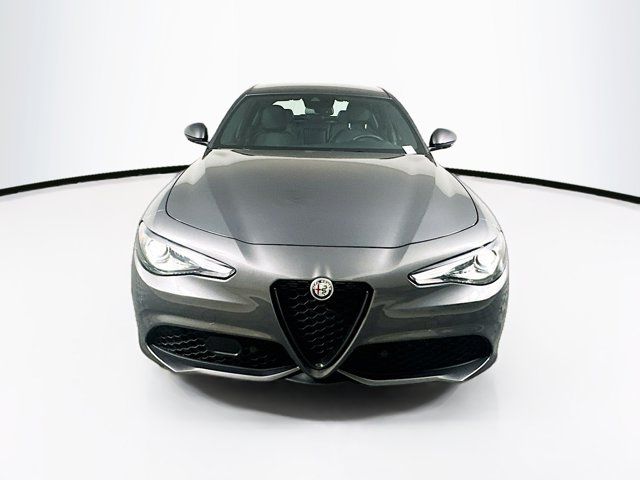 2022 Alfa Romeo Giulia Base