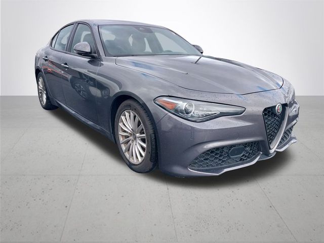 2022 Alfa Romeo Giulia Base