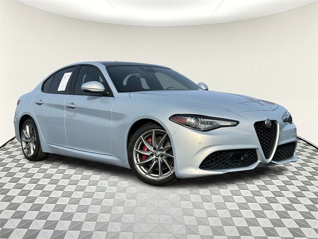 2022 Alfa Romeo Giulia Base