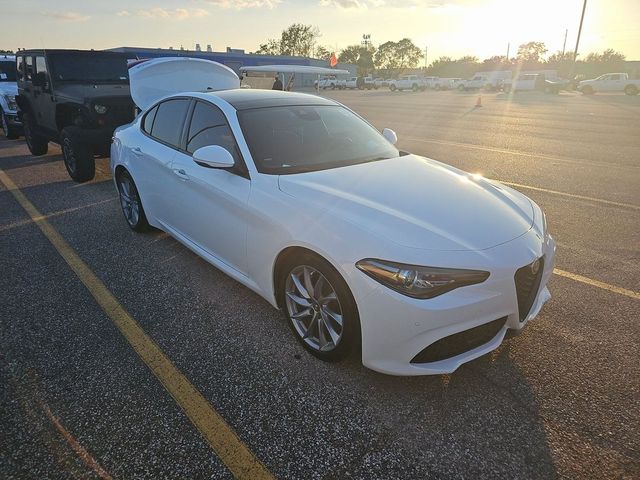 2022 Alfa Romeo Giulia Base