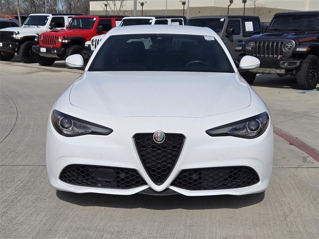 2022 Alfa Romeo Giulia Base