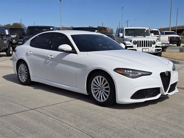 2022 Alfa Romeo Giulia Base