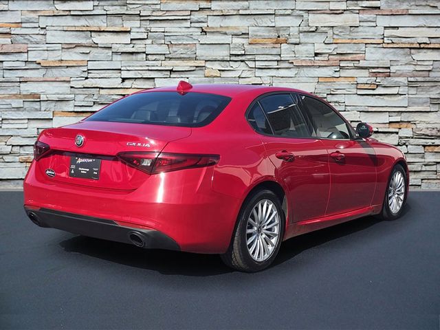 2022 Alfa Romeo Giulia Base