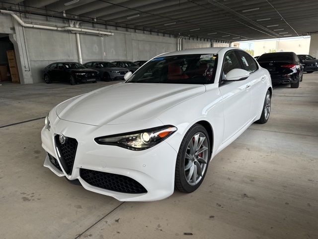 2022 Alfa Romeo Giulia Base