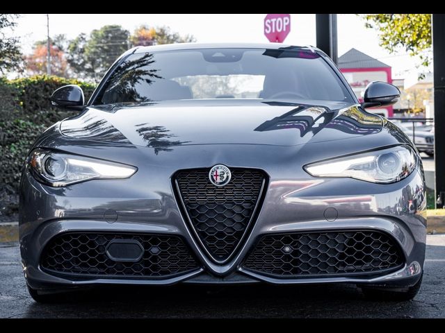 2022 Alfa Romeo Giulia Base