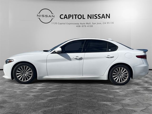 2022 Alfa Romeo Giulia Base