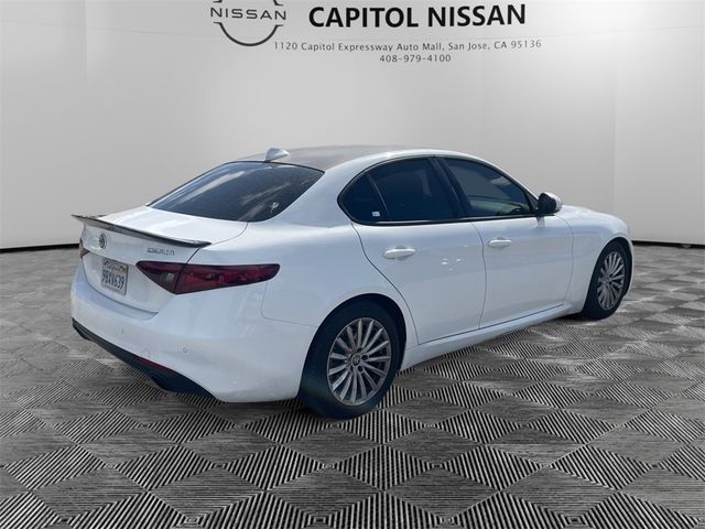 2022 Alfa Romeo Giulia Base