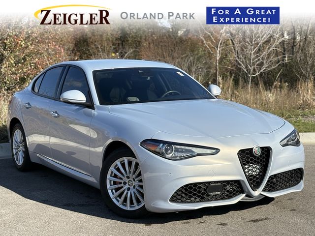 2022 Alfa Romeo Giulia Base