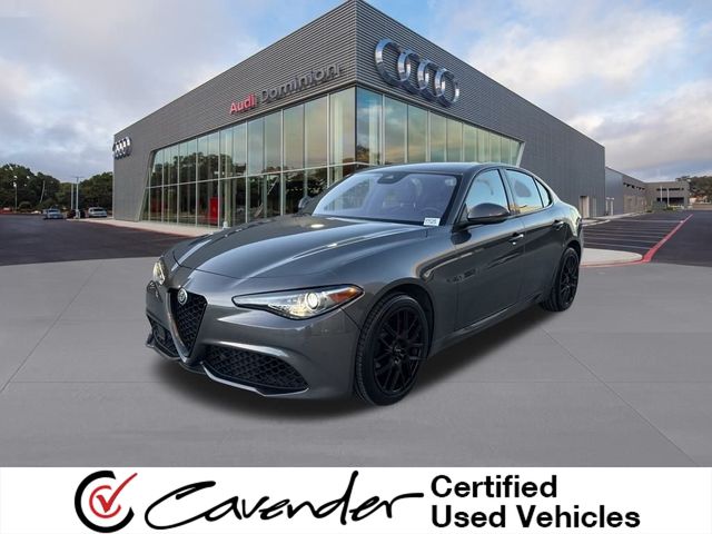 2022 Alfa Romeo Giulia Base