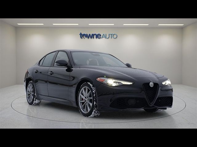 2022 Alfa Romeo Giulia Base