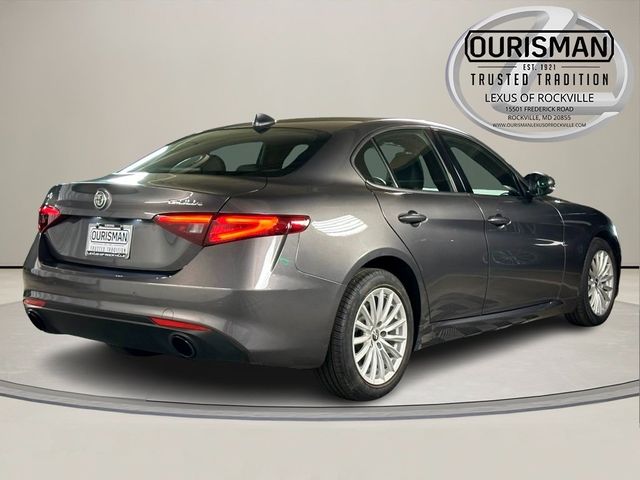 2022 Alfa Romeo Giulia Base