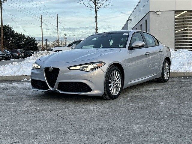 2022 Alfa Romeo Giulia Base