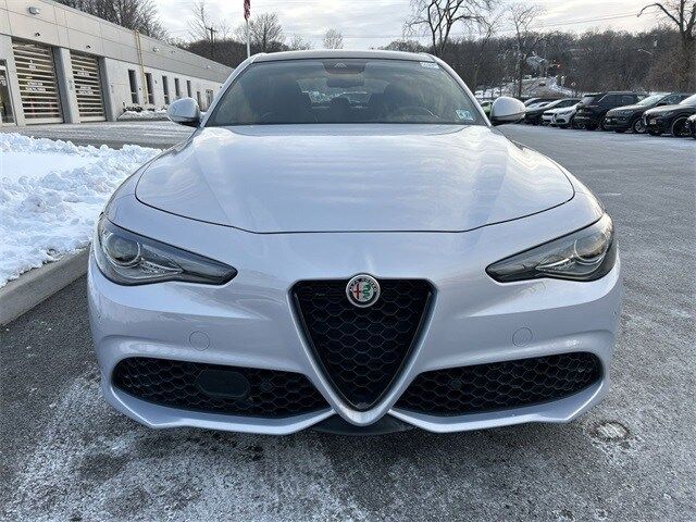 2022 Alfa Romeo Giulia Base