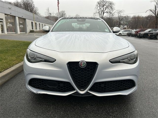 2022 Alfa Romeo Giulia Base