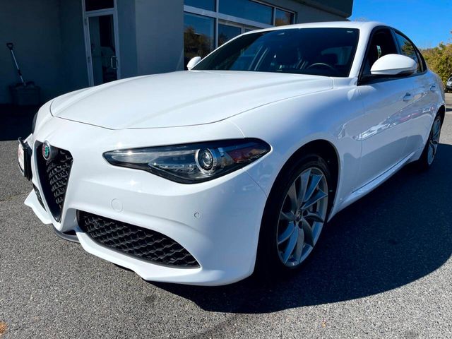 2022 Alfa Romeo Giulia Base