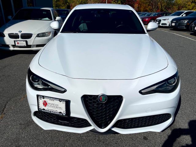 2022 Alfa Romeo Giulia Base