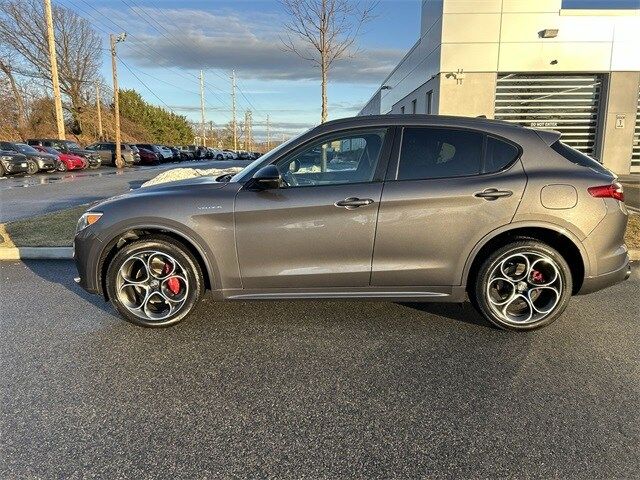 2022 Alfa Romeo Stelvio Veloce