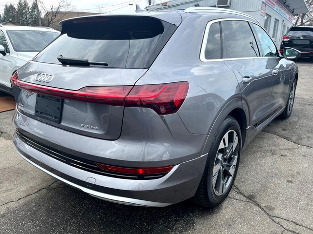 2022 Audi e-tron Premium
