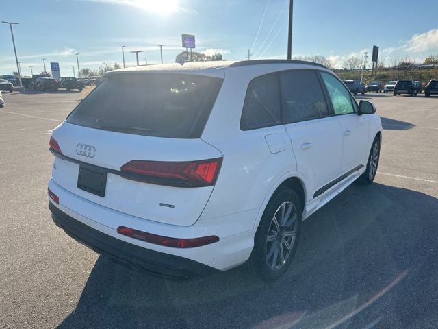 2022 Audi Q7 Premium Plus