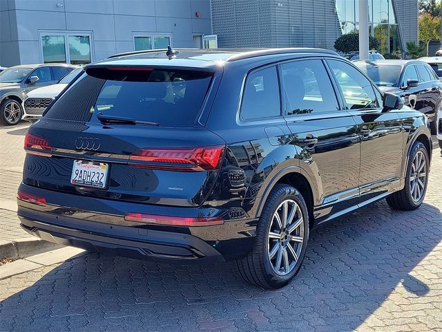 2022 Audi Q7 Premium Plus