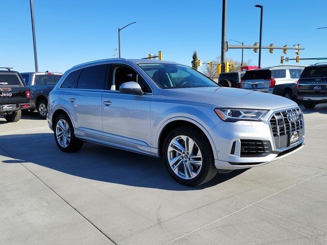 2022 Audi Q7 Premium Plus