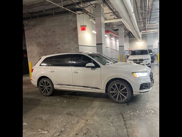 2022 Audi Q7 Premium Plus