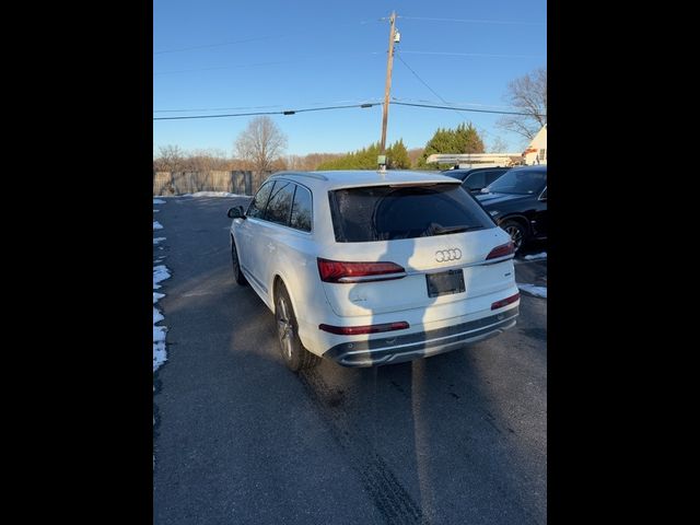 2022 Audi Q7 Premium Plus