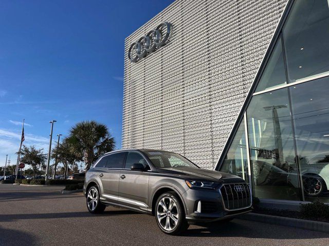 2022 Audi Q7 Premium Plus