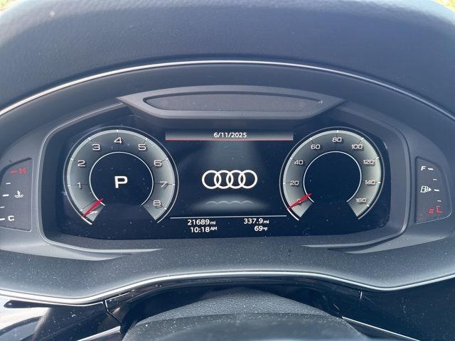 2022 Audi Q8 Premium Plus