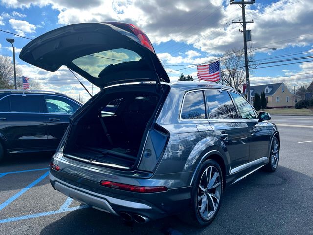 2022 Audi SQ7 Premium Plus