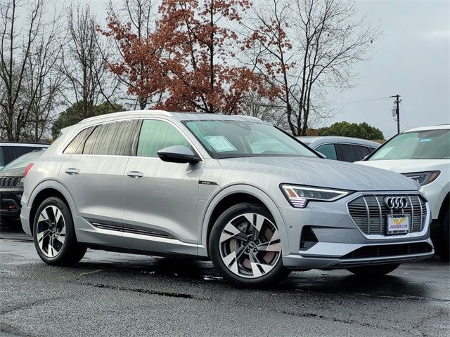 2022 Audi e-tron Premium Plus