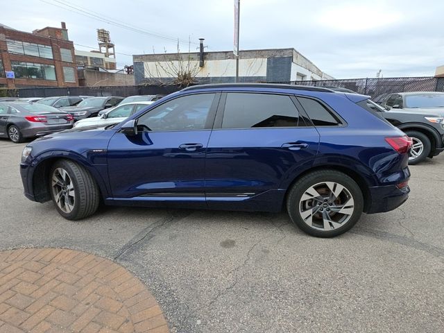 2022 Audi e-tron Premium