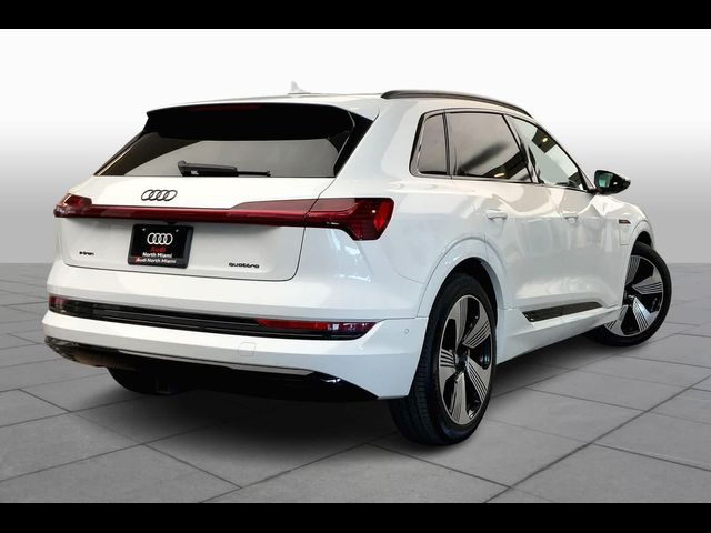 2022 Audi e-tron Premium Plus